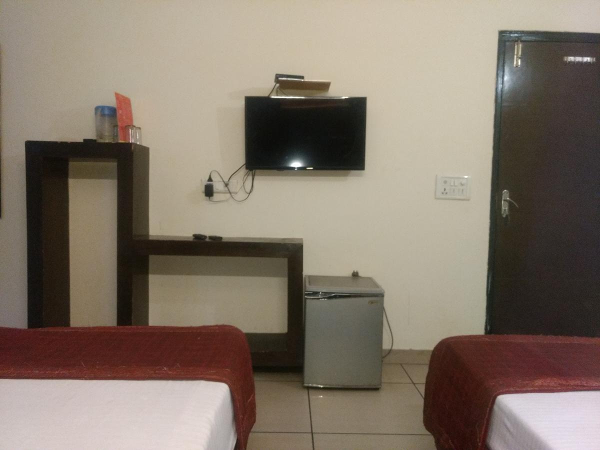 Hotel Sun Village Near New Delhi Railway Station Exterior photo